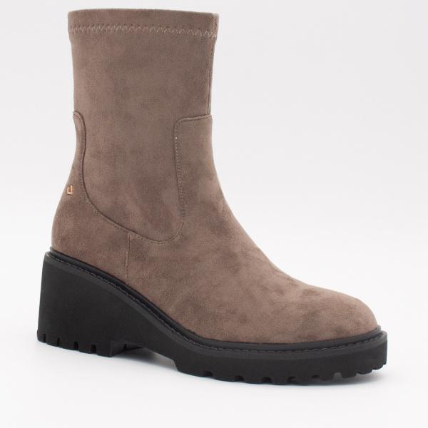 Una Healy Travelin Soldier